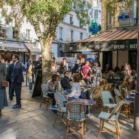 Bel Parisien - Montmartre- Sacre - Coeur Paris